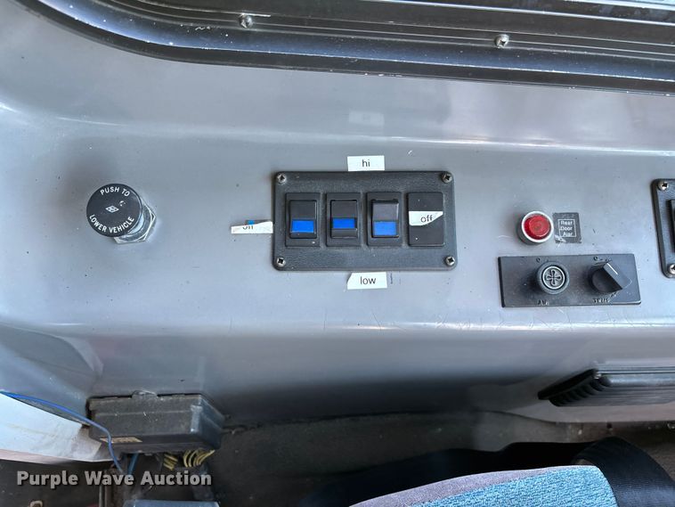 image for item DU0423 2002 Champion Freightliner FB65 shuttle bus