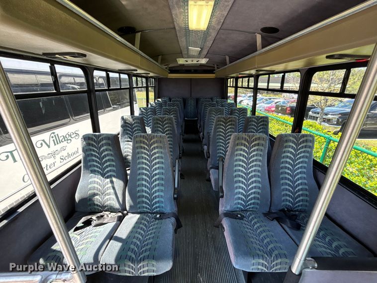 image for item DU0423 2002 Champion Freightliner FB65 shuttle bus