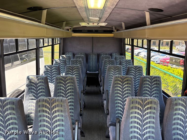 image for item DU0423 2002 Champion Freightliner FB65 shuttle bus