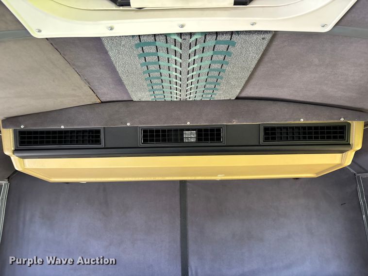 image for item DU0423 2002 Champion Freightliner FB65 shuttle bus