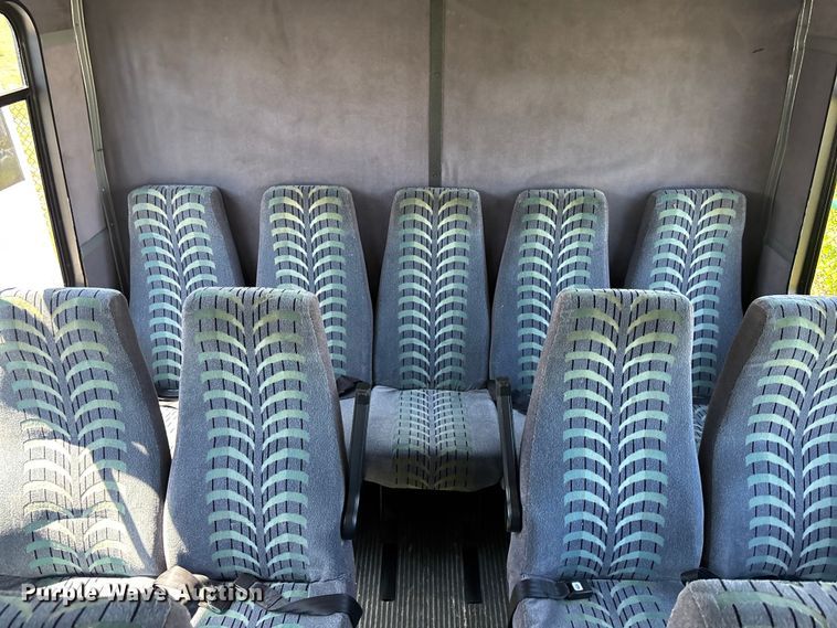 image for item DU0423 2002 Champion Freightliner FB65 shuttle bus