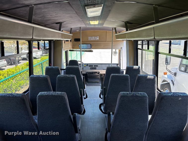 image for item DU0423 2002 Champion Freightliner FB65 shuttle bus