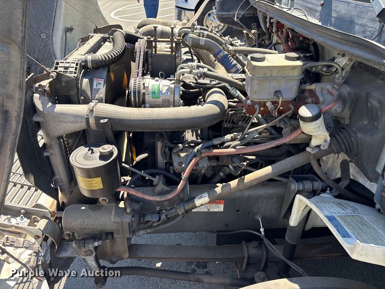 image for item DU0423 2002 Champion Freightliner FB65 shuttle bus