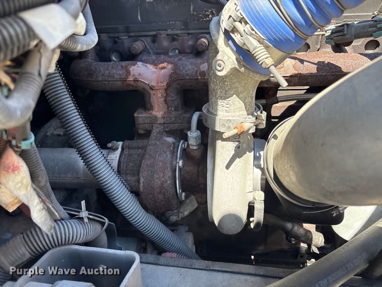 image for item DU0423 2002 Champion Freightliner FB65 shuttle bus