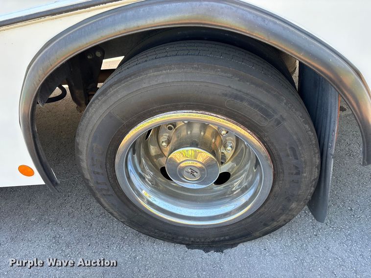 image for item DU0423 2002 Champion Freightliner FB65 shuttle bus