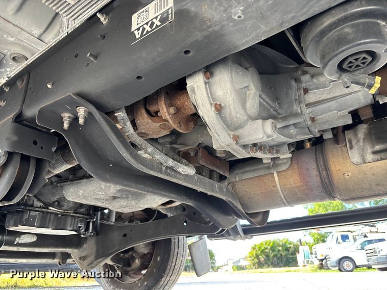 image for item DU2626 2015 Ford F550 Super Duty utility / service truck