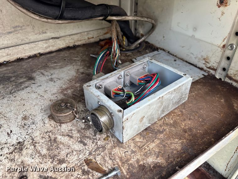 image for item DU2626 2015 Ford F550 Super Duty utility / service truck