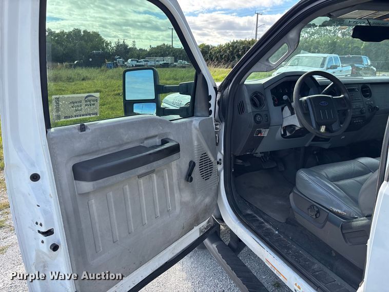 image for item DU2626 2015 Ford F550 Super Duty utility / service truck