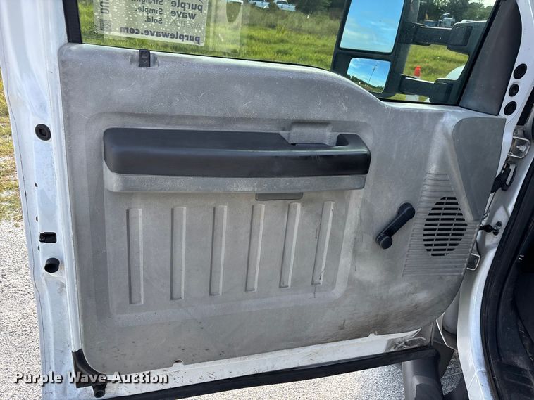 image for item DU2626 2015 Ford F550 Super Duty utility / service truck