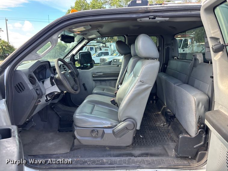 image for item DU2626 2015 Ford F550 Super Duty utility / service truck