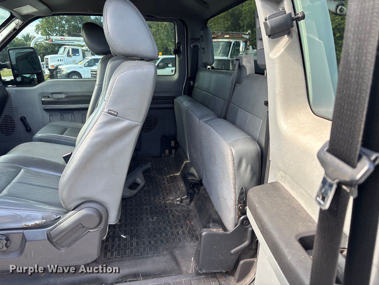 image for item DU2626 2015 Ford F550 Super Duty utility / service truck