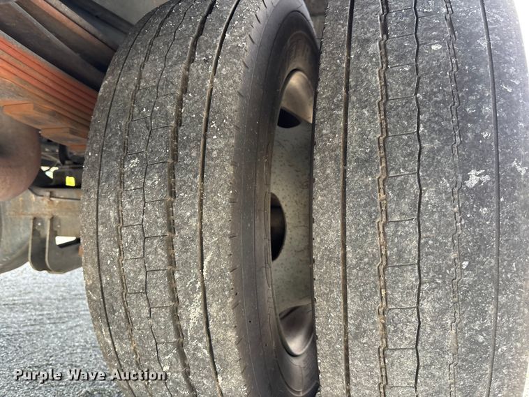 image for item DU2626 2015 Ford F550 Super Duty utility / service truck