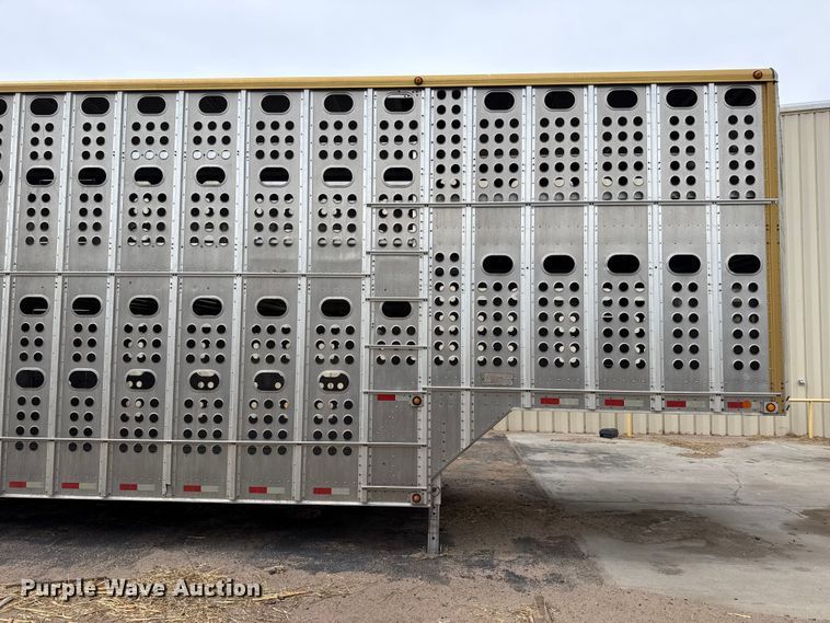 image for item DZ5371 2007 Merritt livestock trailer