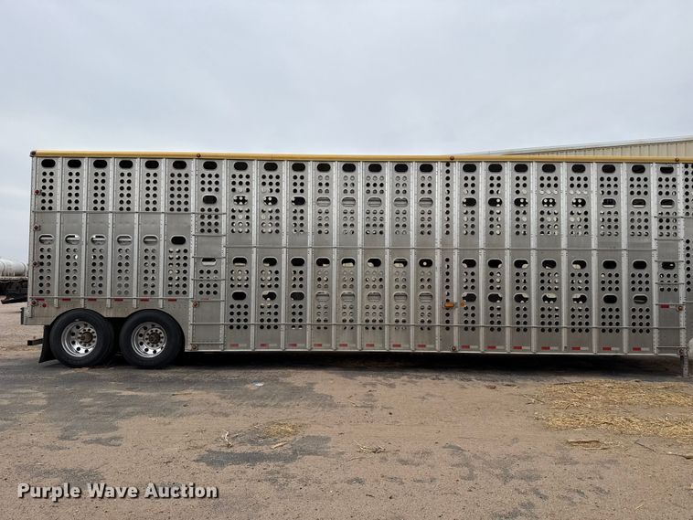 image for item DZ5371 2007 Merritt livestock trailer