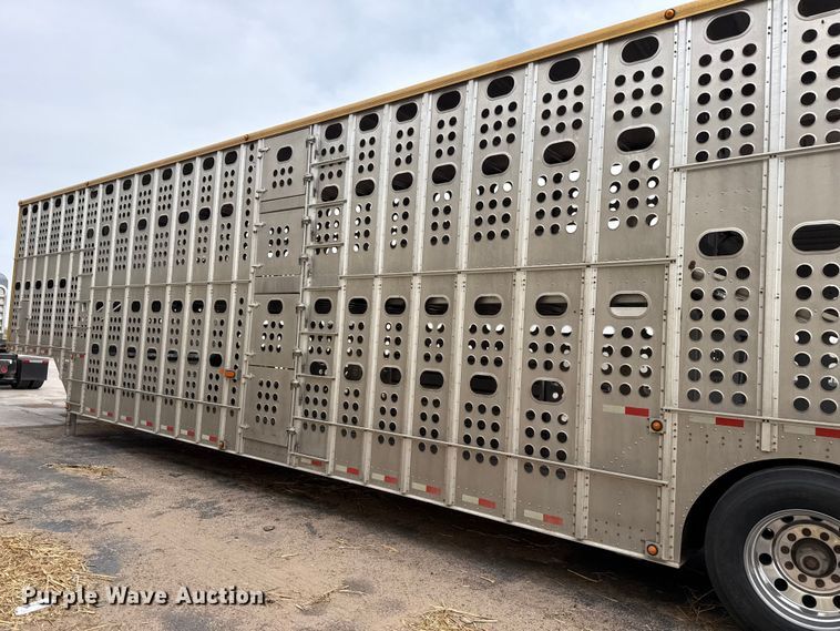 image for item DZ5371 2007 Merritt livestock trailer