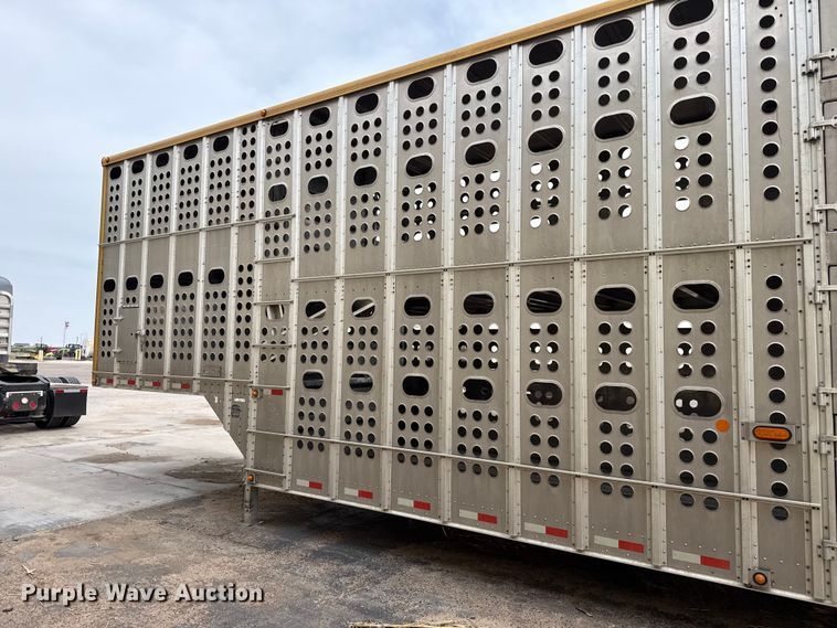 image for item DZ5371 2007 Merritt livestock trailer