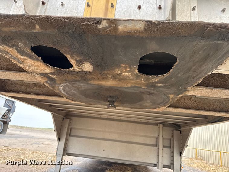 image for item DZ5371 2007 Merritt livestock trailer