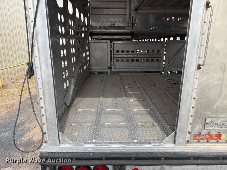 image for item DZ5371 2007 Merritt livestock trailer