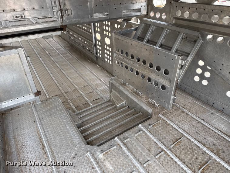 image for item DZ5371 2007 Merritt livestock trailer