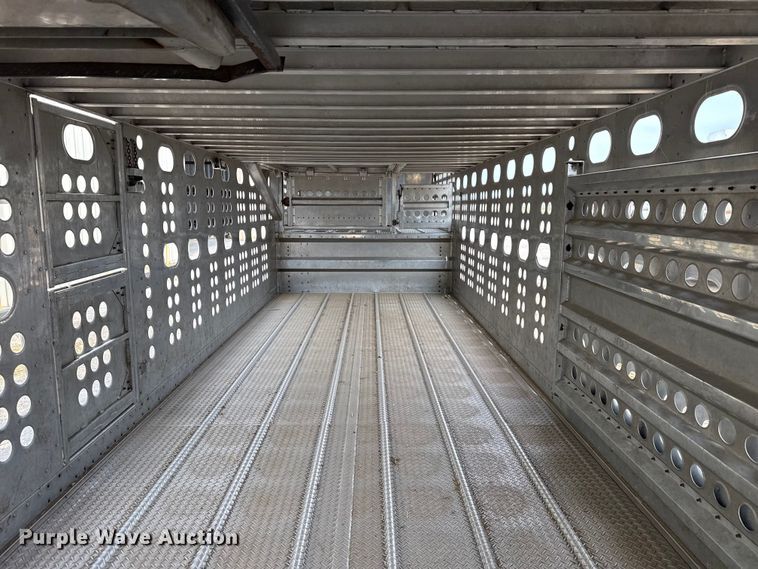 image for item DZ5371 2007 Merritt livestock trailer