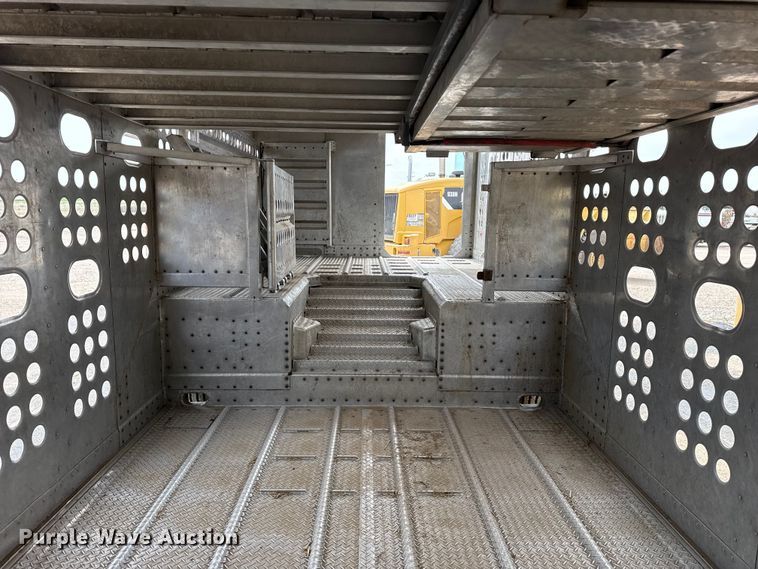 image for item DZ5371 2007 Merritt livestock trailer