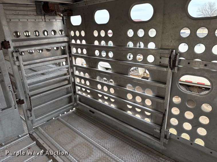 image for item DZ5371 2007 Merritt livestock trailer