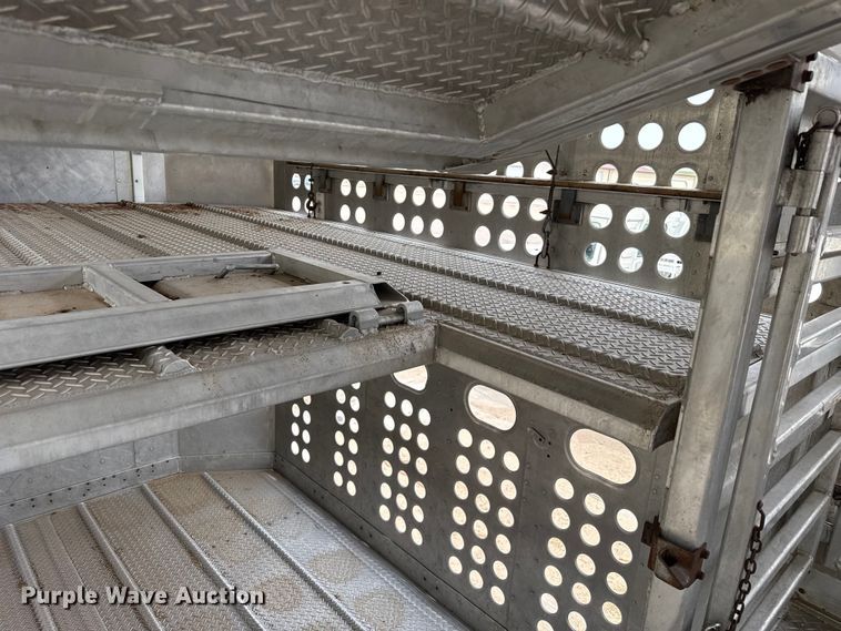 image for item DZ5371 2007 Merritt livestock trailer