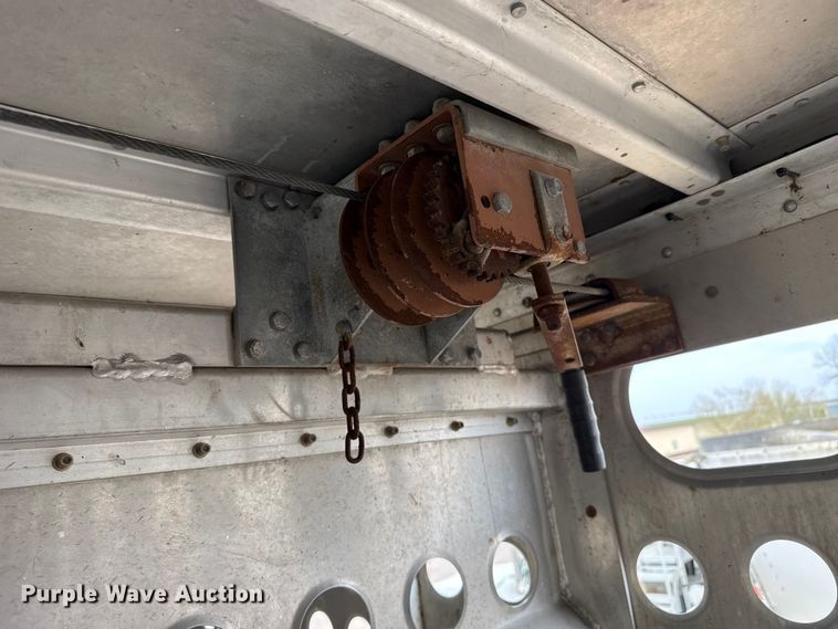 image for item DZ5371 2007 Merritt livestock trailer