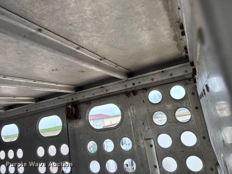 image for item DZ5371 2007 Merritt livestock trailer