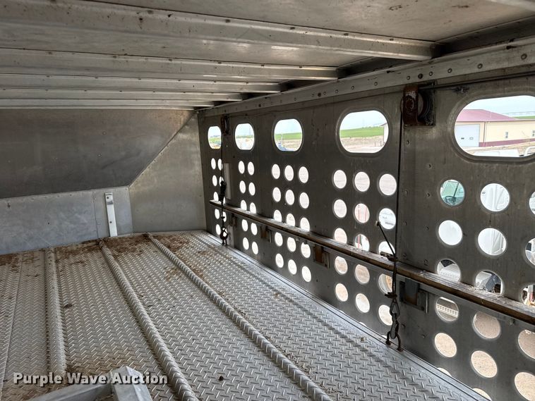 image for item DZ5371 2007 Merritt livestock trailer