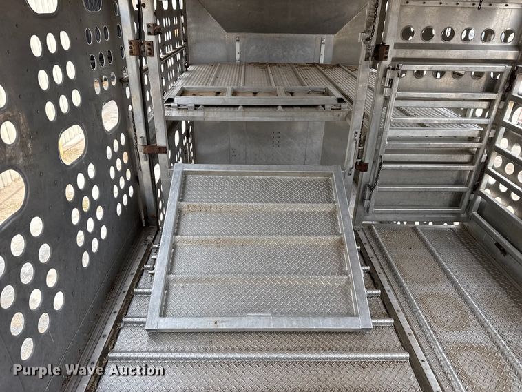 image for item DZ5371 2007 Merritt livestock trailer