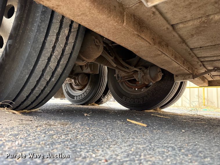 image for item DZ5371 2007 Merritt livestock trailer