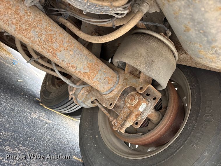 image for item DZ5371 2007 Merritt livestock trailer