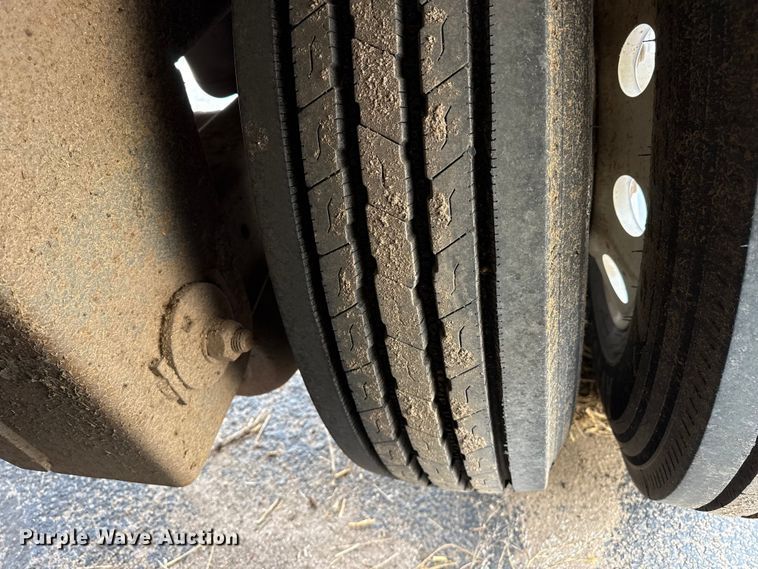 image for item DZ5371 2007 Merritt livestock trailer