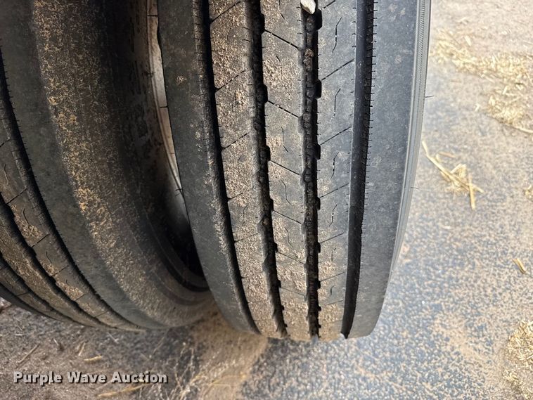 image for item DZ5371 2007 Merritt livestock trailer