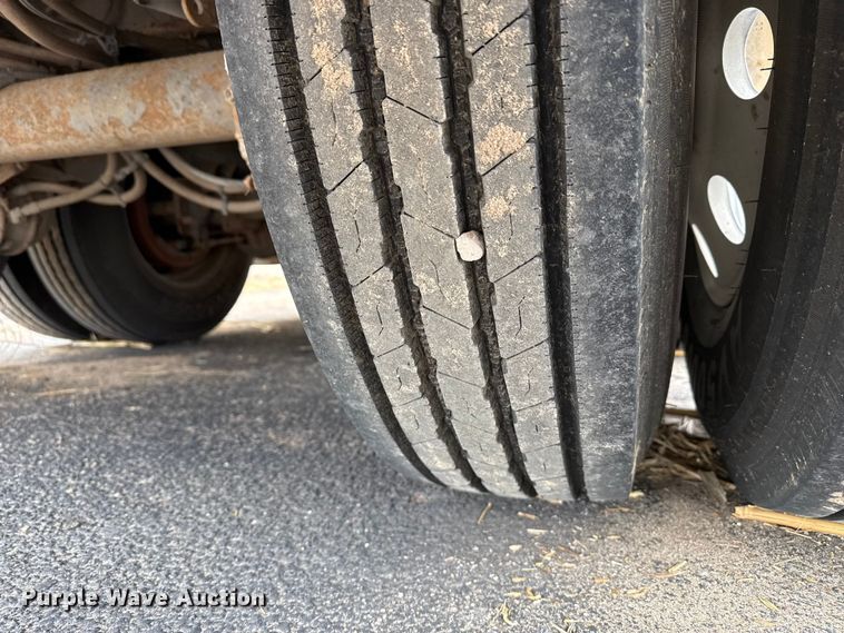 image for item DZ5371 2007 Merritt livestock trailer