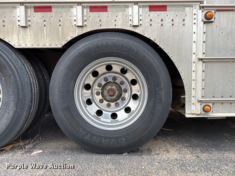 image for item DZ5371 2007 Merritt livestock trailer