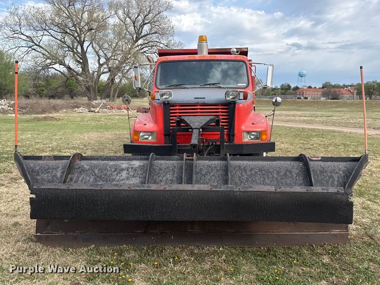 image for item DZ5435 1997 International 4900 dump truck