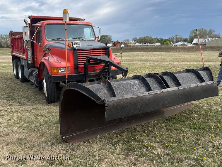 image for item DZ5435 1997 International 4900 dump truck