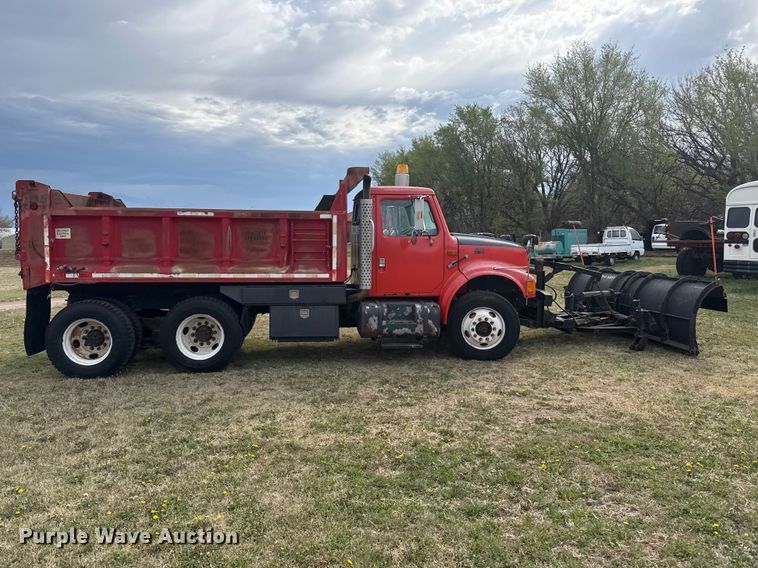image for item DZ5435 1997 International 4900 dump truck