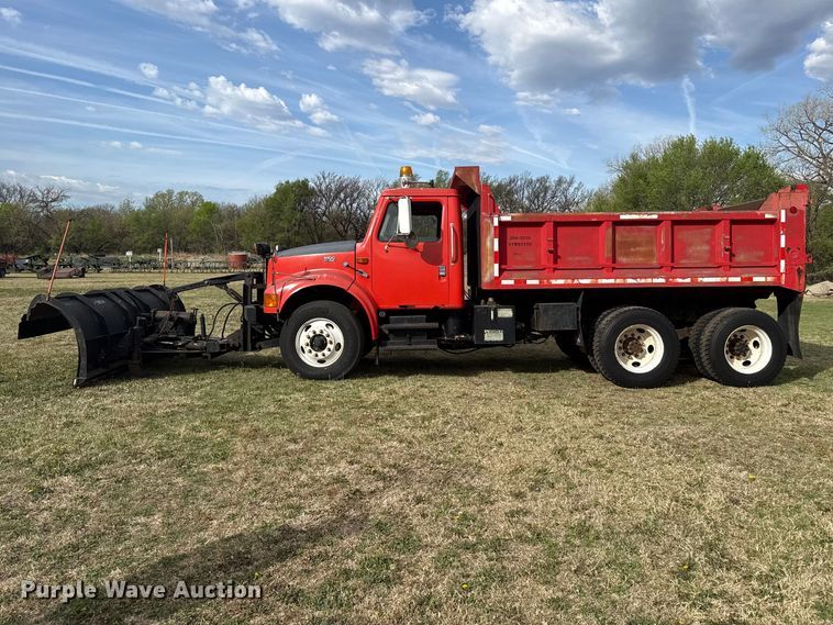 image for item DZ5435 1997 International 4900 dump truck