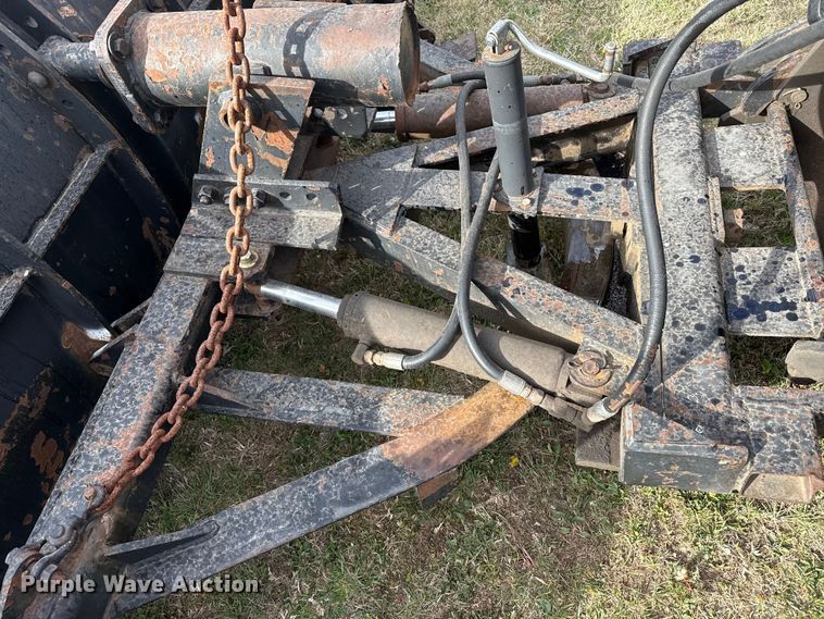 image for item DZ5435 1997 International 4900 dump truck