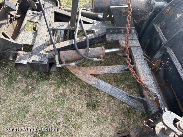 image for item DZ5435 1997 International 4900 dump truck