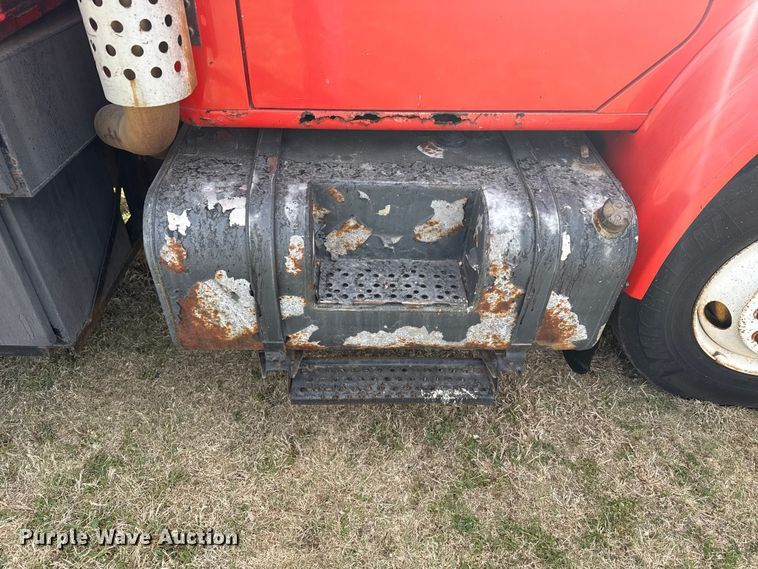 image for item DZ5435 1997 International 4900 dump truck