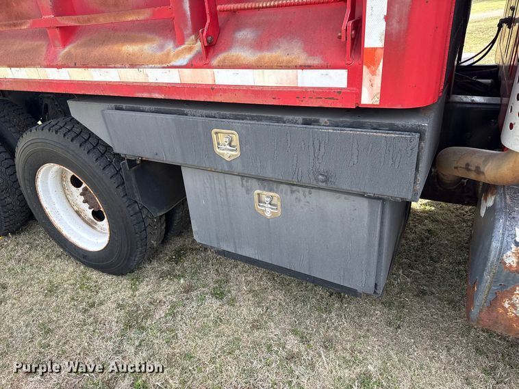 image for item DZ5435 1997 International 4900 dump truck