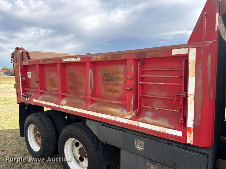 image for item DZ5435 1997 International 4900 dump truck