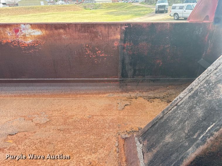image for item DZ5435 1997 International 4900 dump truck