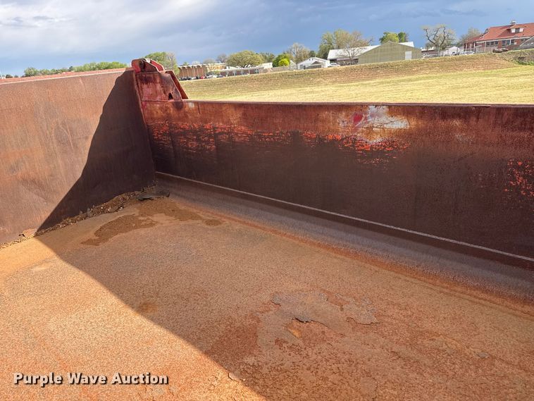 image for item DZ5435 1997 International 4900 dump truck