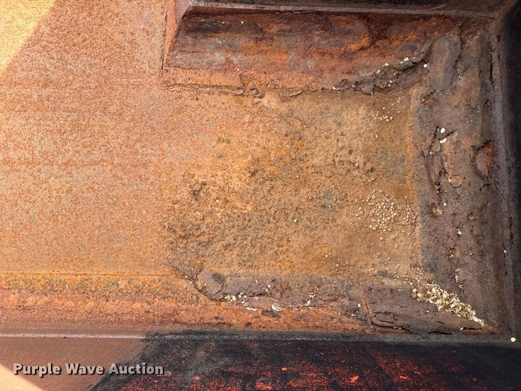 image for item DZ5435 1997 International 4900 dump truck