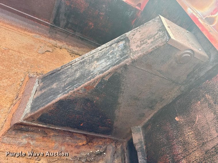 image for item DZ5435 1997 International 4900 dump truck